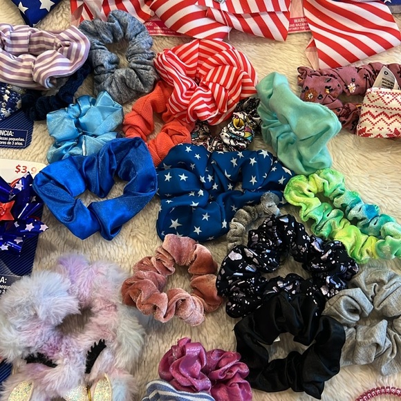 Bundle of little girls bows and barrettes pony tail holders hair ties - Picture 10 of 13